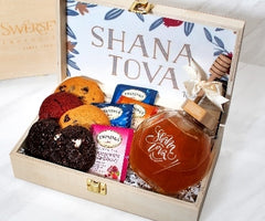 Honey Dish & Delicious Cookies Rosh Hashana Gift Chest