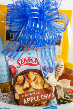 Luxe Rosh Hashanah Moscato Fruit & Chocolate Dipped Gift Basket 3