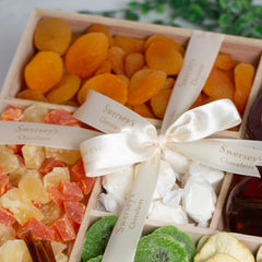 Rosh Hashanah Assorted Dried Fruit & Honey Gift Box 2
